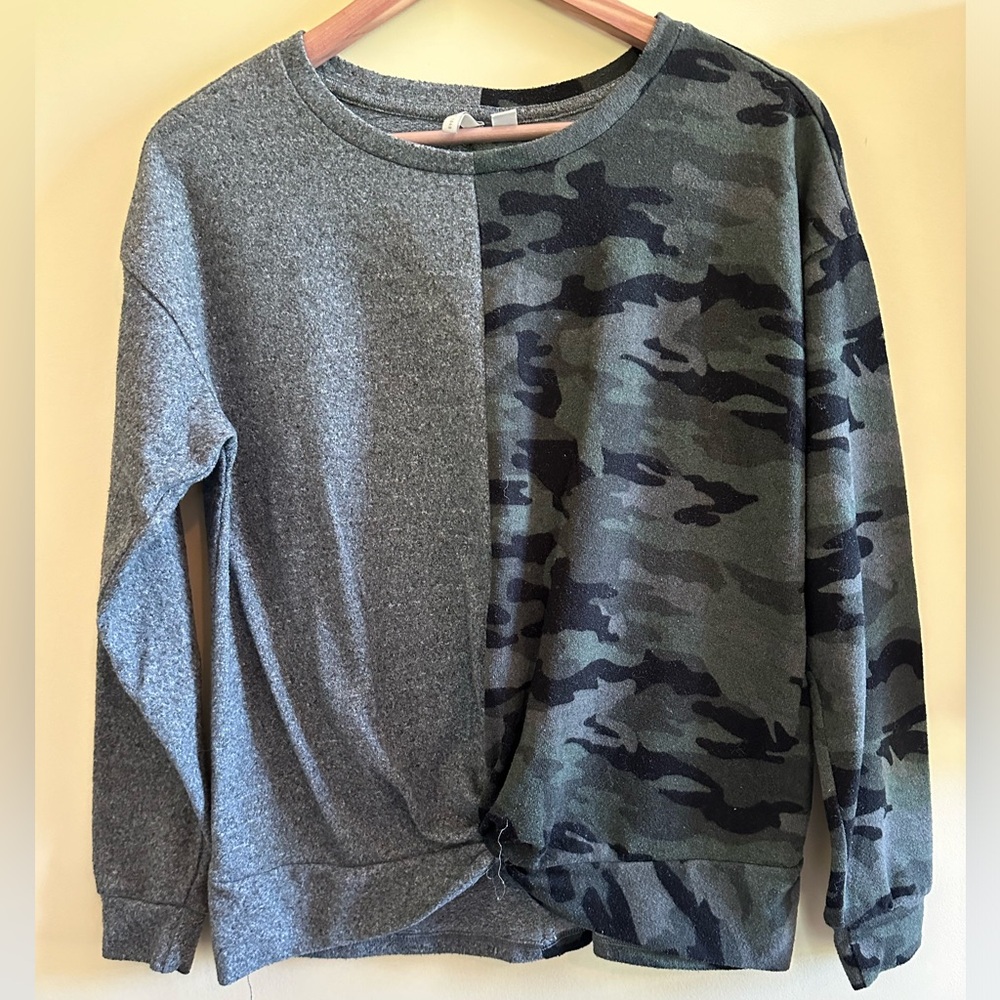Cato Split Camouflage & Gray Long Sleeved Shirt | Size S